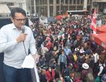 Mais de 3 mil servidores/as vão para a frente da Prefeitura exigir aumento salarial