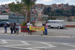 Faixaço em frente ao CEU Jambeiro, em Guaianases, e colagem de lambe-lambes no entorno, pelos comandos de Greve da DRE Guaianases/ São Miguel