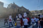 Servidores municipais em caminhada para se somar aos estaduais e federais no ato do Dia Nacional de Paralisação contra a PEC 32 e Fora Bolsonaro